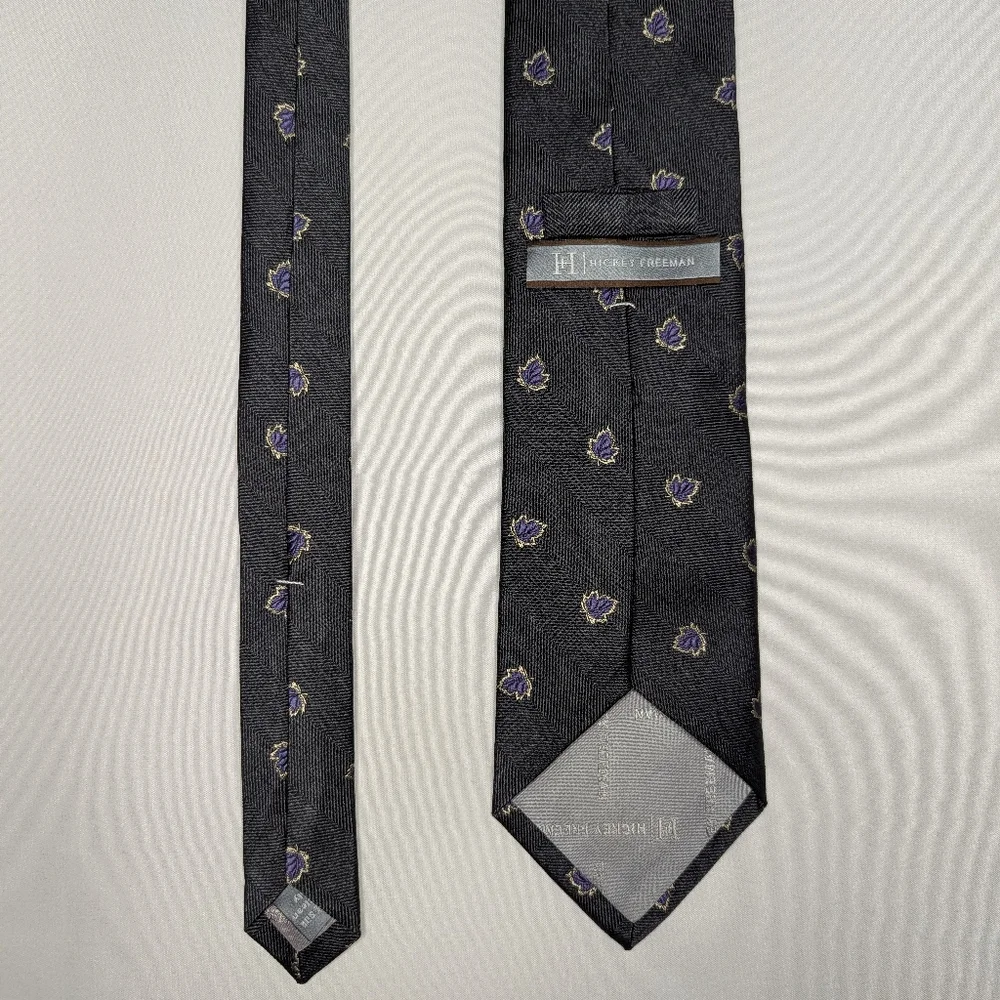 Hickey Freeman Men's Black Purple Leaf Pattern Silk Necktie